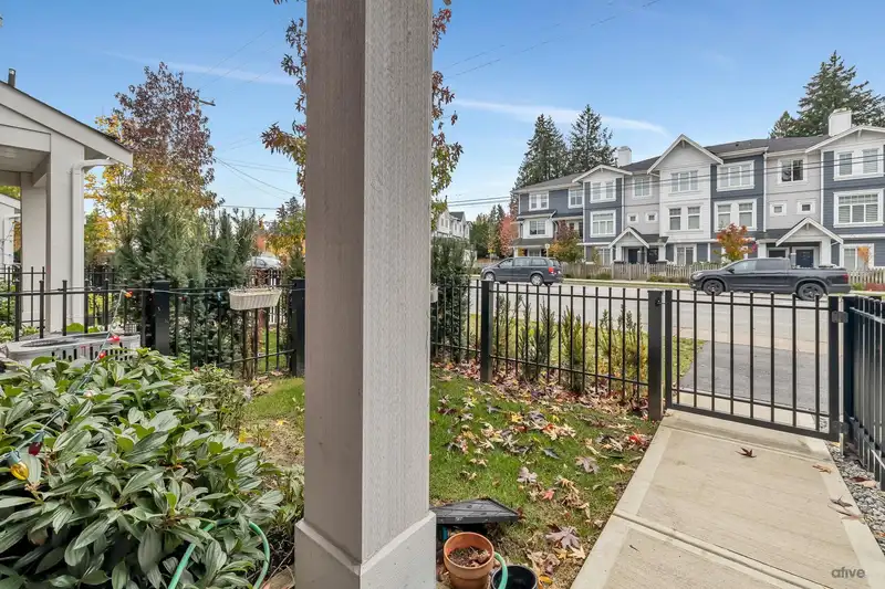40 11556 72A AVENUE - photo 4 of 27
