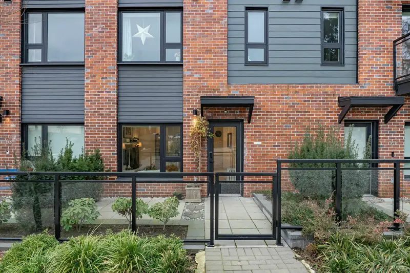 162 565 E 2ND STREET - photo 4 of 24