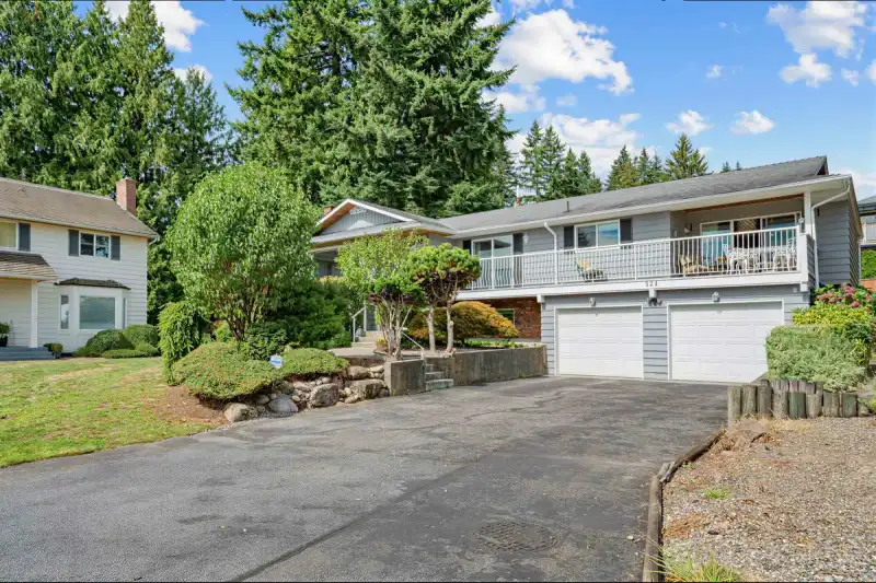 524 LYN COURT - photo 1 of 22