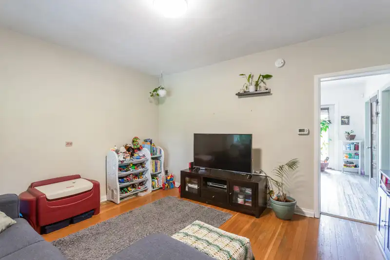 550 CASSIAR STREET - photo 4 of 24