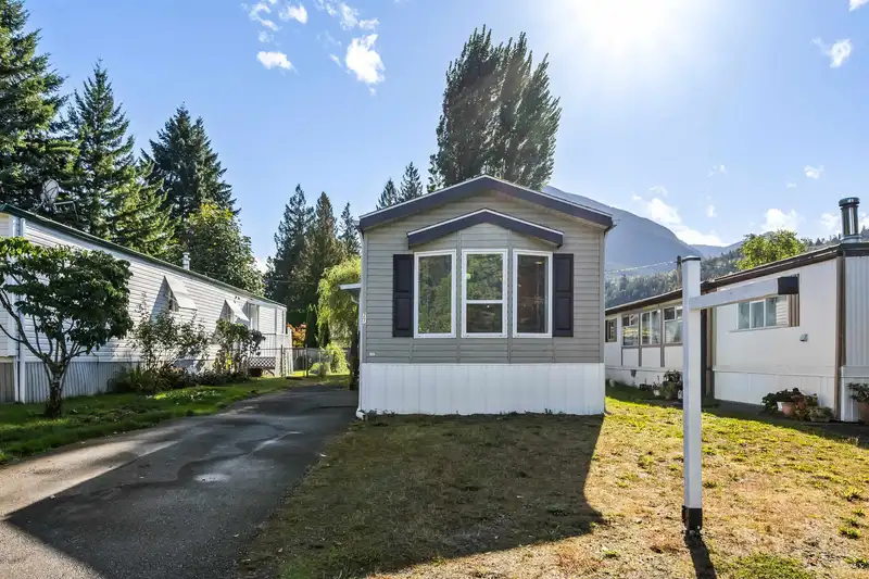 27 46484 CHILLIWACK LAKE ROAD - photo 2 of 26