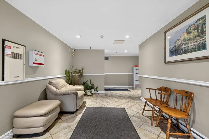 107 10438 148 STREET - photo 4 of 25