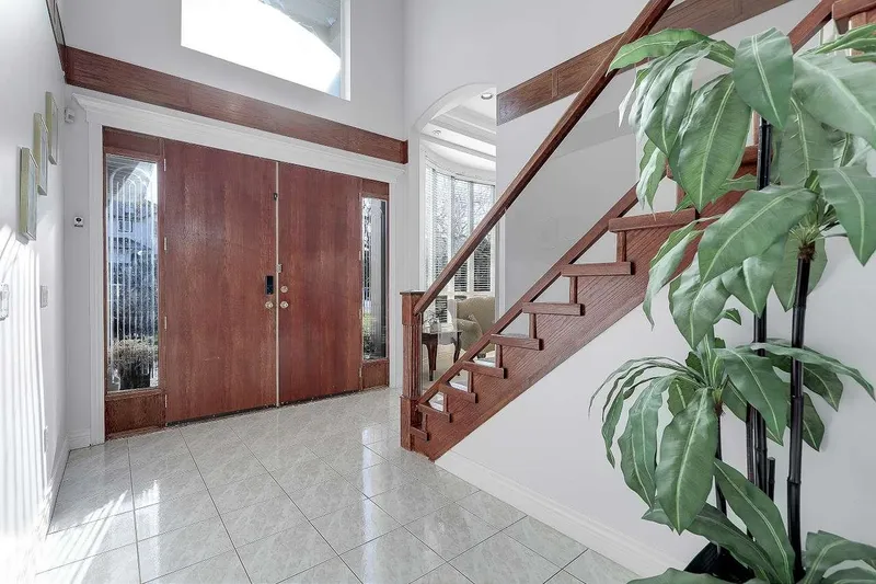 13761 59A AVENUE - photo 2 of 18