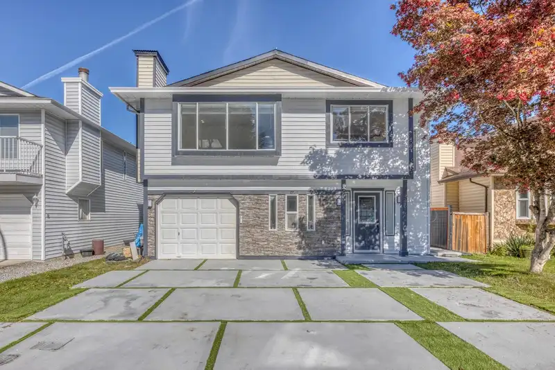 22419 125 AVENUE - photo 1 of 40