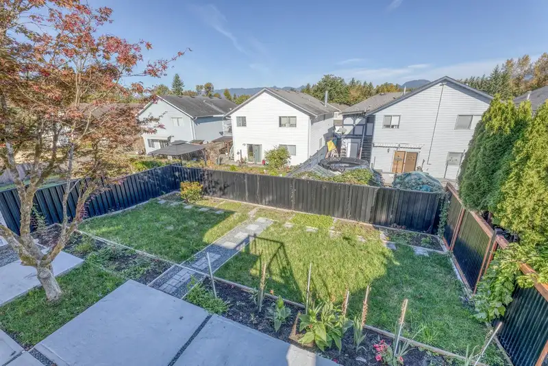 22419 125 AVENUE - photo 2 of 40