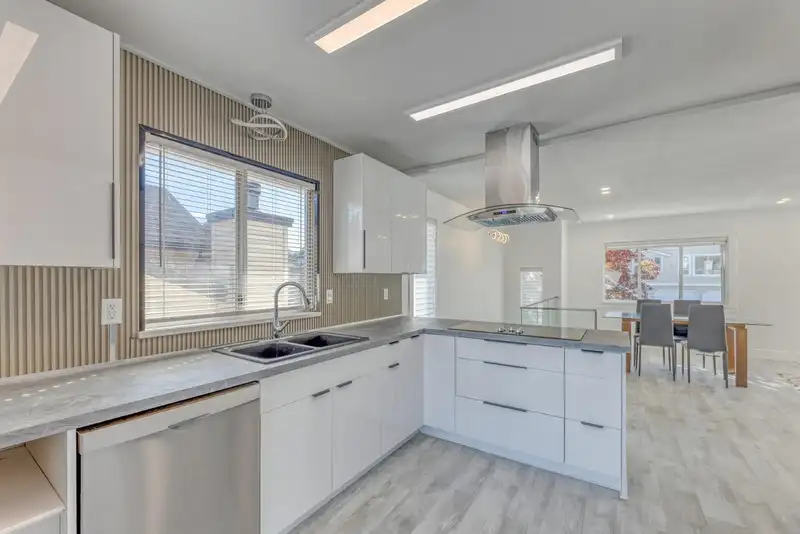 22419 125 AVENUE - photo 4 of 40