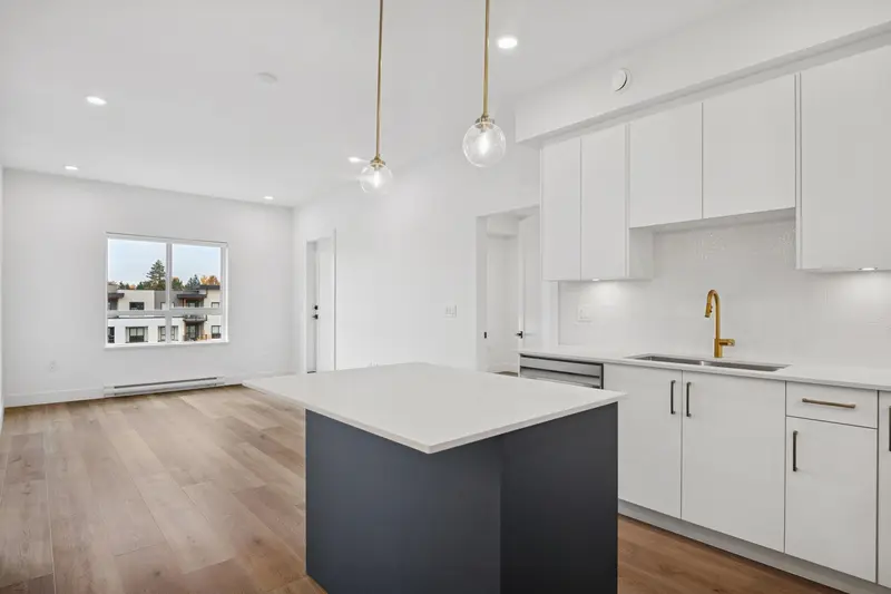 414 20286 72B AVENUE - photo 4 of 18