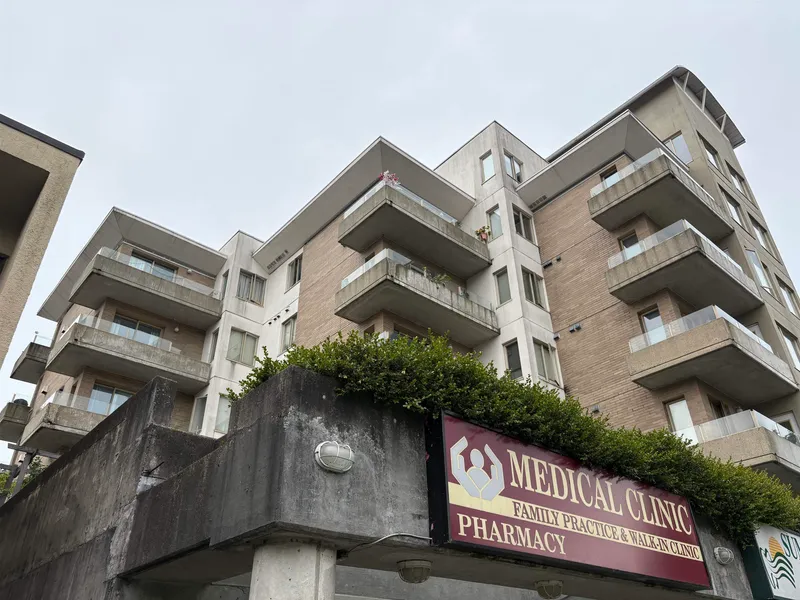 204 137 W 17TH STREET - photo 2 of 15