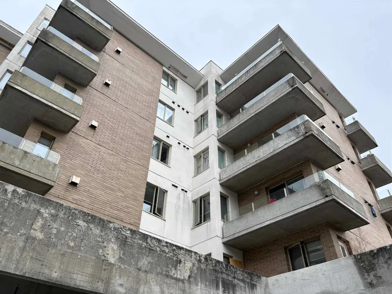 204 137 W 17TH STREET - photo 3 of 15