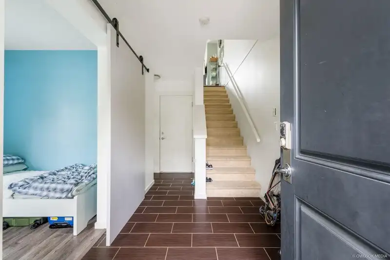 80 18983 72A AVENUE - photo 4 of 20