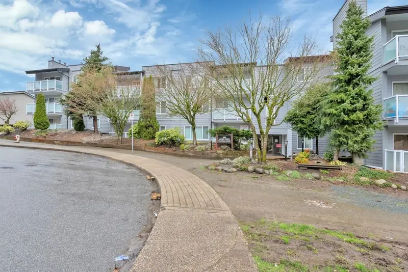 109 3883 LAUREL STREET - photo 2 of 21