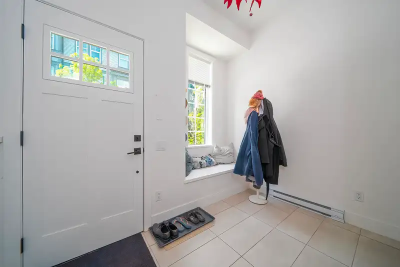 59 3552 VICTORIA DRIVE - photo 3 of 23