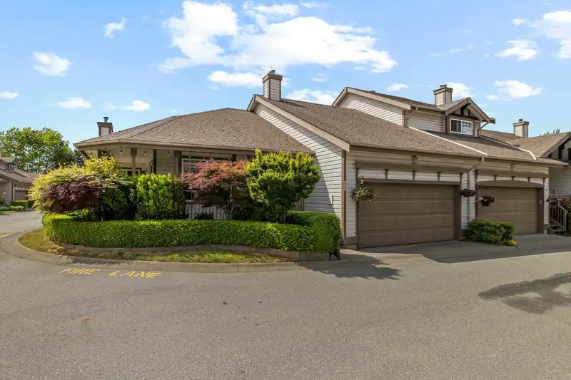 11 20222 96 AVENUE - photo 2 of 40