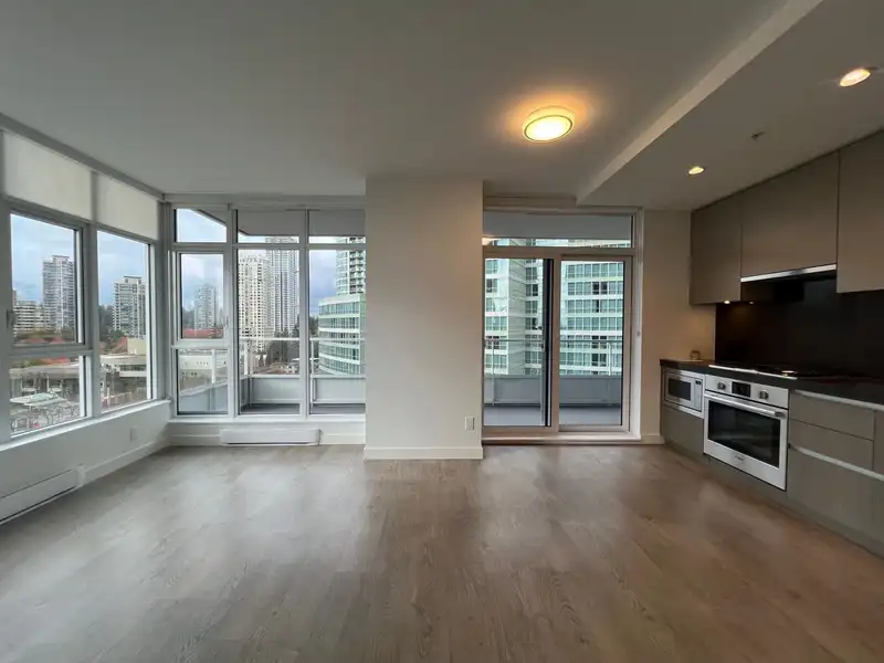 802 6080 MCKAY AVENUE - photo 2 of 7