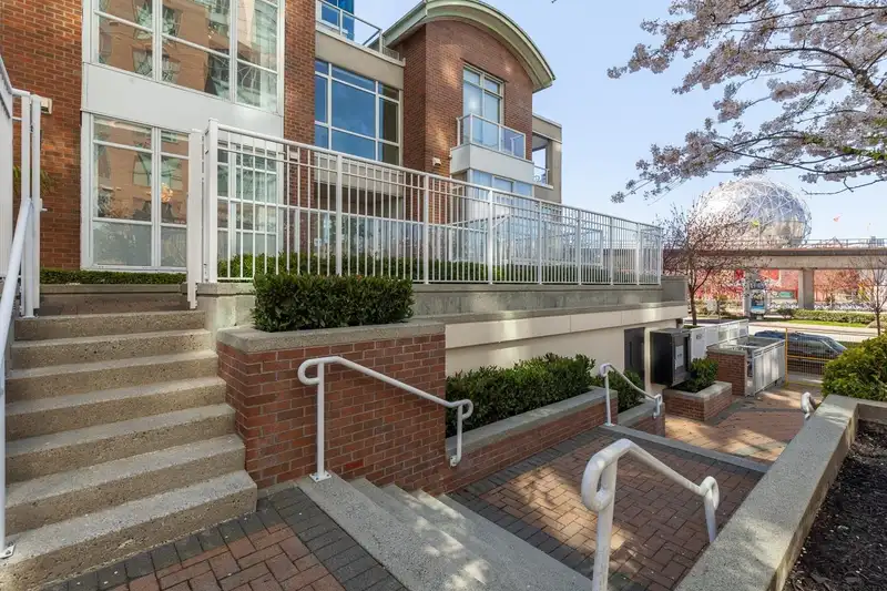 1228 QUEBEC STREET - photo 2 of 35