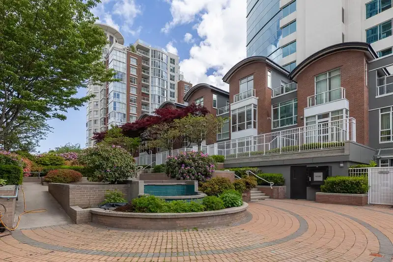 1228 QUEBEC STREET - photo 3 of 35