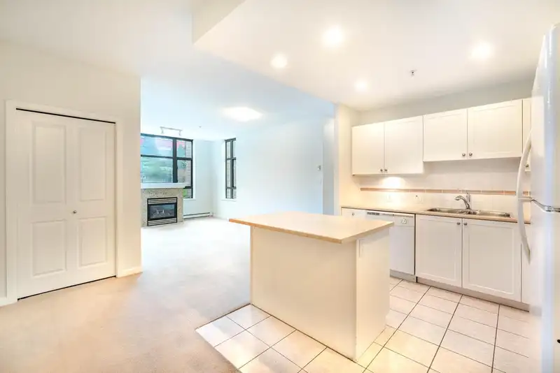 101 615 HAMILTON STREET - photo 4 of 21