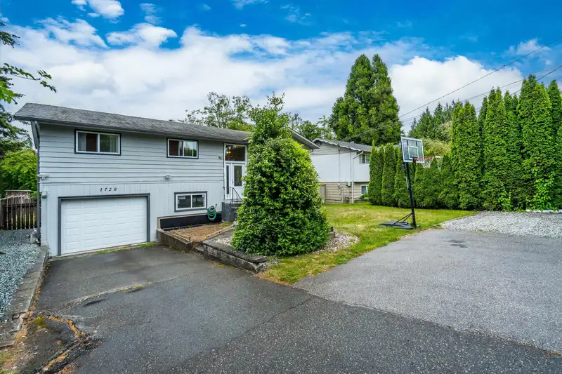 1728 156 STREET - photo 3 of 35