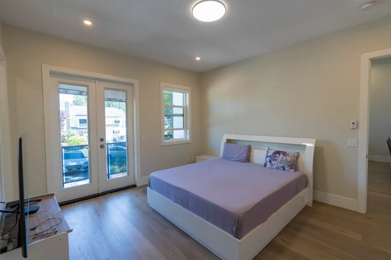 937 160B STREET - photo 4 of 18