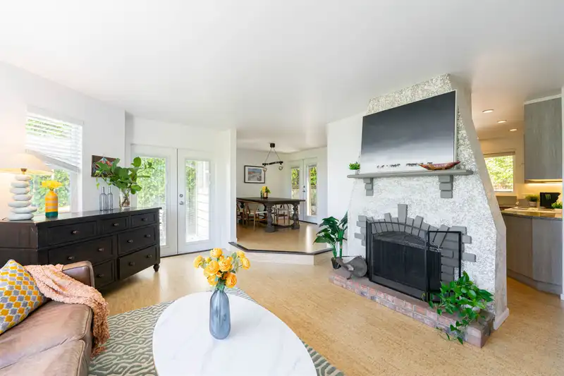 3341 MARINE DRIVE - photo 1 of 33