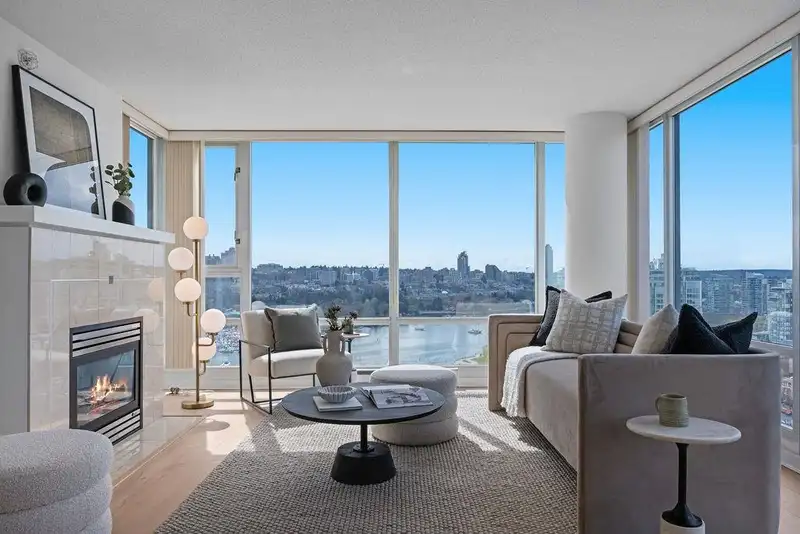 2607 1033 MARINASIDE CRESCENT - photo 1 of 40