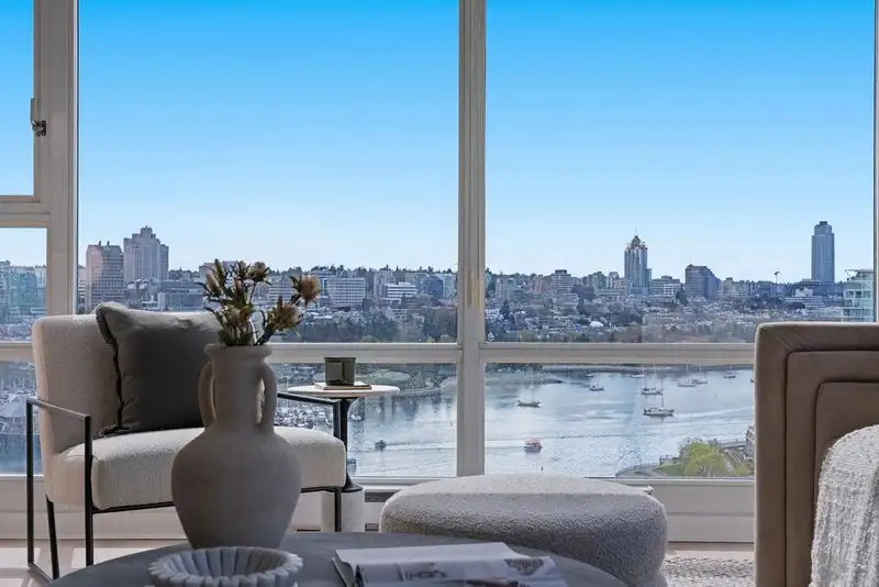 2607 1033 MARINASIDE CRESCENT - photo 2 of 40