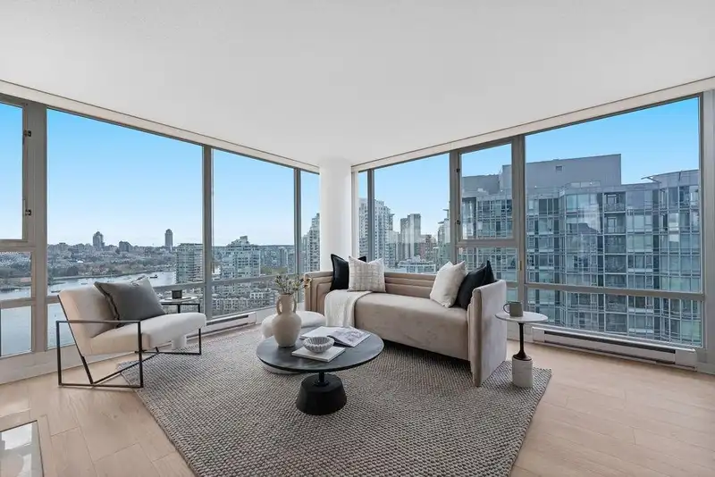 2607 1033 MARINASIDE CRESCENT - photo 4 of 40