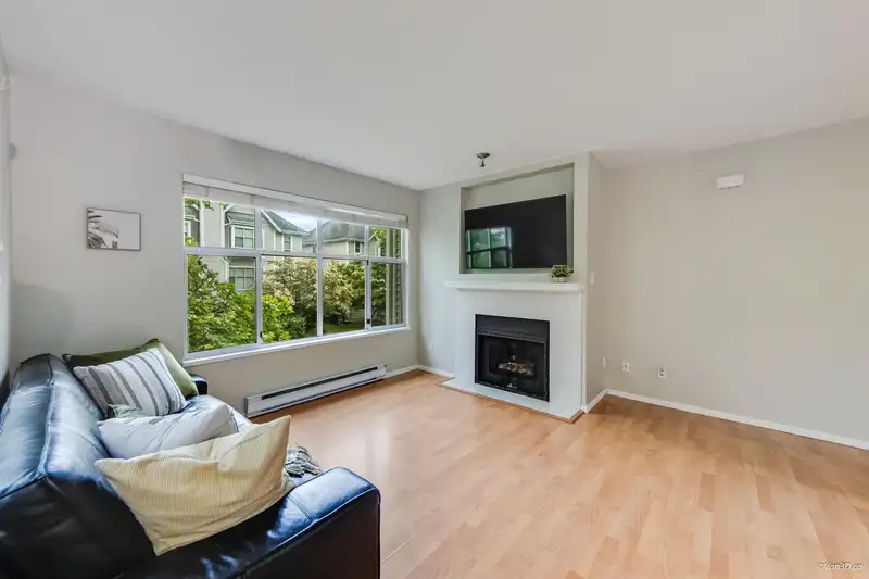 105 2450 HAWTHORNE AVENUE - photo 3 of 32