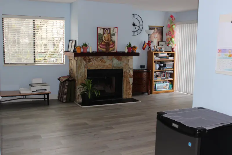 208 7165 133 STREET - photo 4 of 19