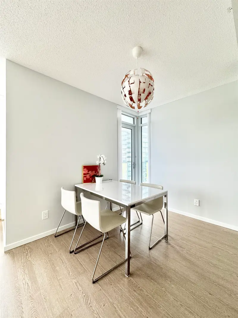 2508 6700 DUNBLANE AVENUE - photo 4 of 20