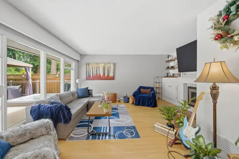 1120 WELLINGTON DRIVE - photo 4 of 34