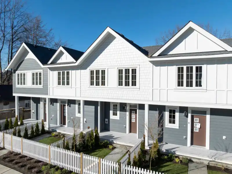 3 2808 ST. GEORGE STREET - photo 1 of 40