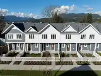 3 2808 ST. GEORGE STREET - thumbnail 2
