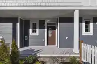 3 2808 ST. GEORGE STREET - thumbnail 3