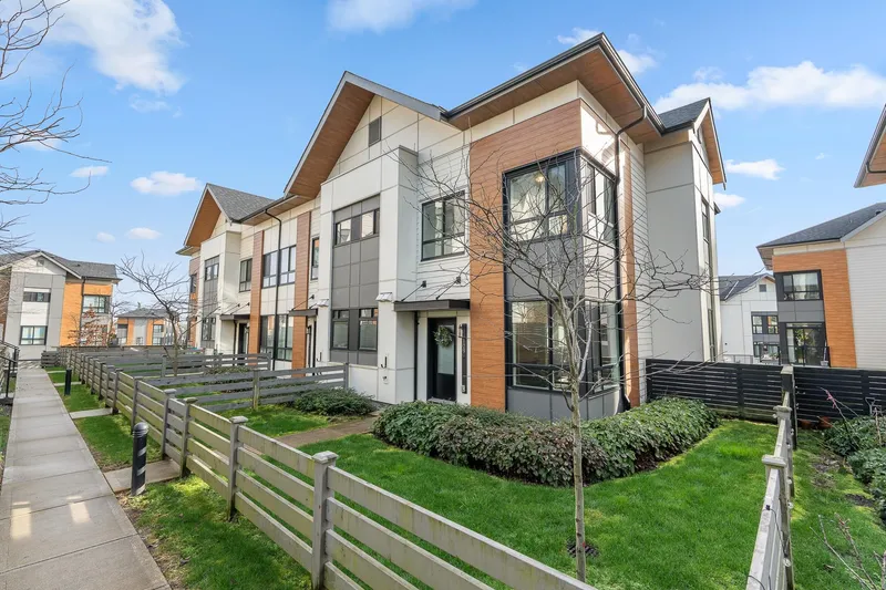 109 15111 EDMUND DRIVE - photo 1 of 25