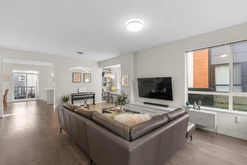 109 15111 EDMUND DRIVE - photo 3 of 25