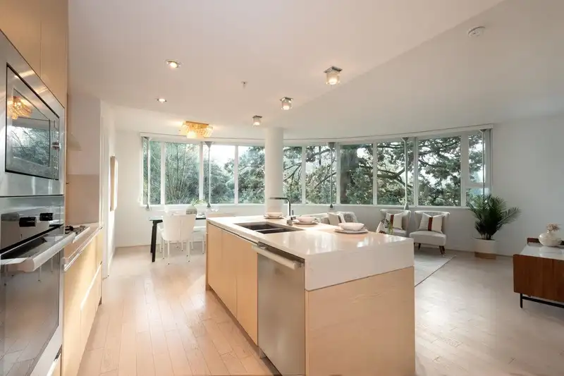 212 505 W 30TH AVENUE - photo 3 of 40