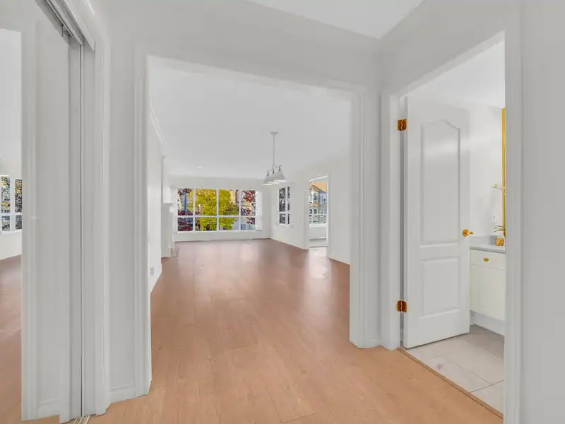 205 5500 13A AVENUE - photo 2 of 40