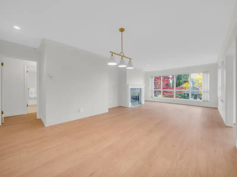 205 5500 13A AVENUE - photo 4 of 40