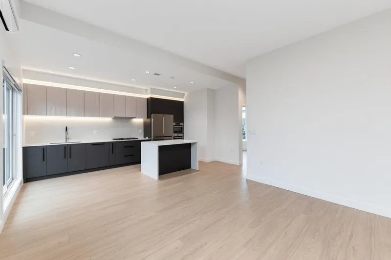 14 10233 NO. 2 ROAD - photo 3 of 25