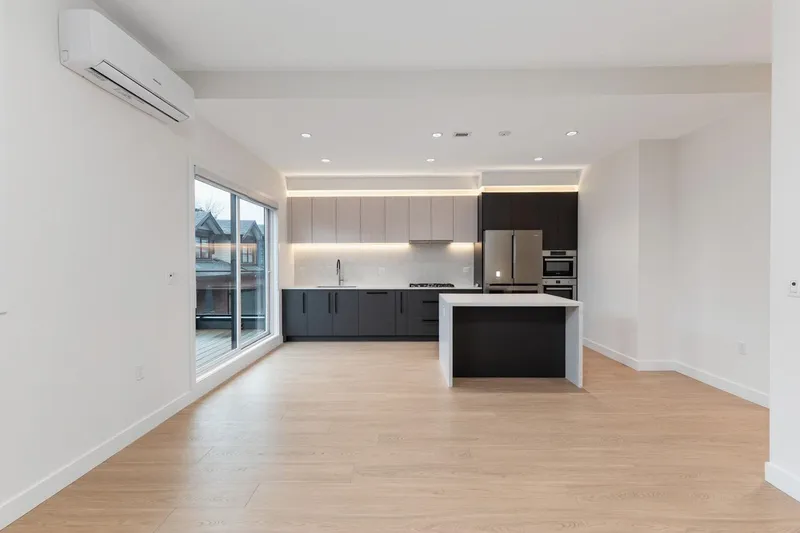 14 10233 NO. 2 ROAD - photo 4 of 25