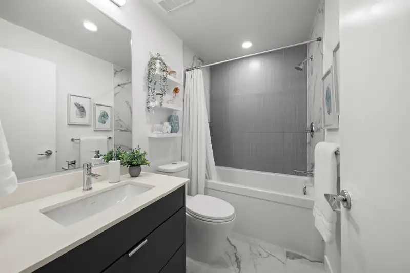 211 1792 STARLING DRIVE - photo 3 of 39