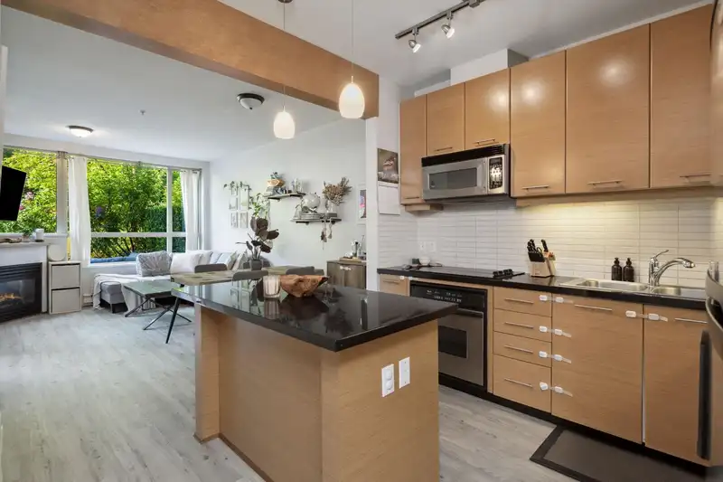 210 560 RAVEN WOODS DRIVE - photo 3 of 25