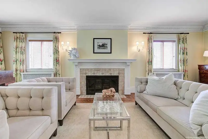 6385 MARGUERITE STREET - photo 4 of 36