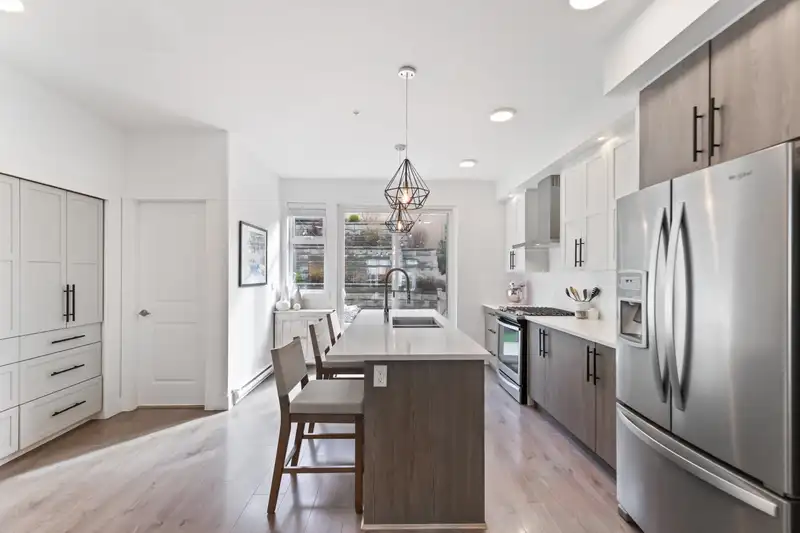 31 24108 104 AVENUE - photo 1 of 40