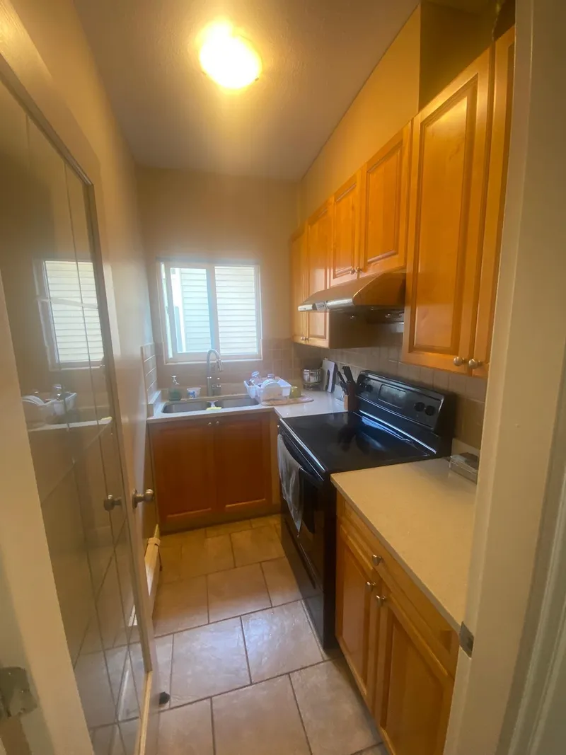 14866 67A AVENUE - photo 4 of 18