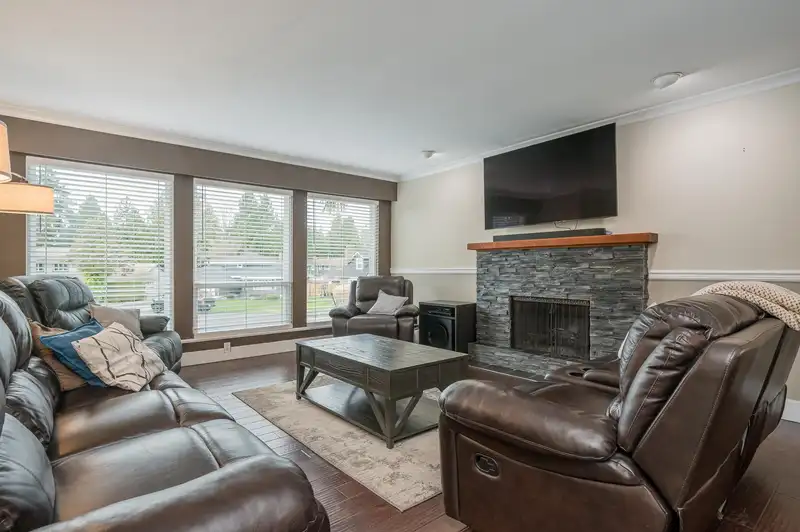 286 ROBSON PLACE - photo 2 of 29