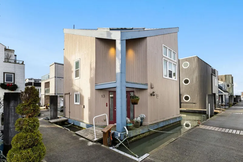 13 3459 W RIVER ROAD - photo 1 of 25