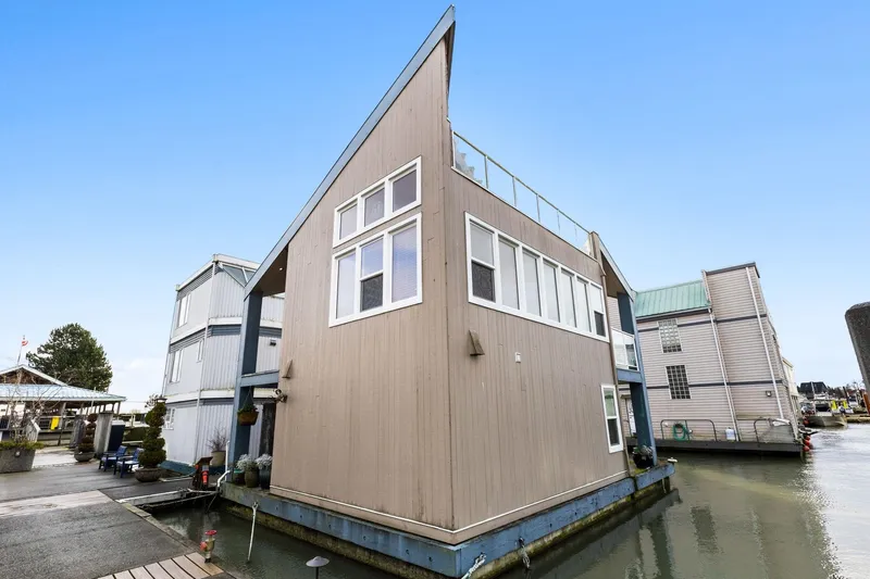 13 3459 W RIVER ROAD - photo 2 of 25