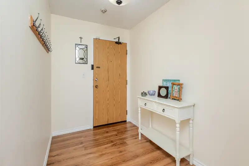 305 13507 96 AVENUE - photo 4 of 26